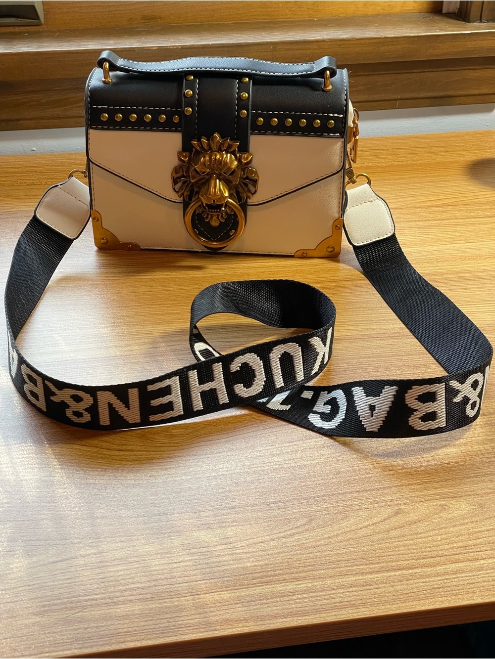 Kuchen & Bag Black & White Lion Head Crossbody Handbag